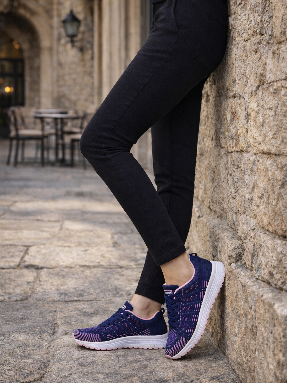 Orthopädische Sneaker mit Dämpfungssohle