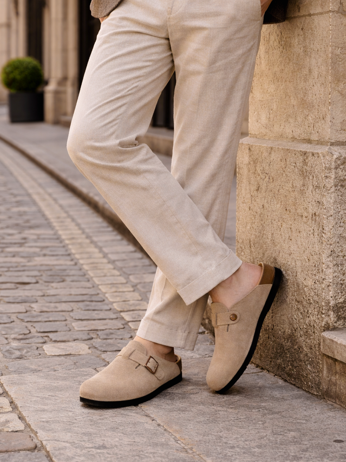 Wildleder Clogs mit Schnalle